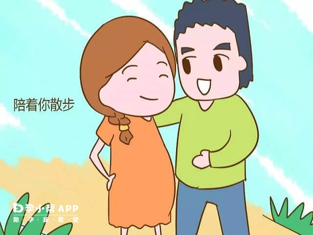 怀孕女孩后期肚子是又圆又大的