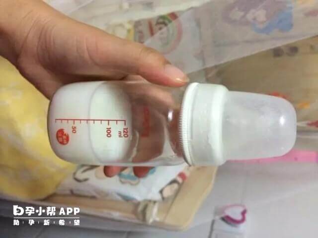 恒温器中倒出的48度奶不会烫伤宝宝