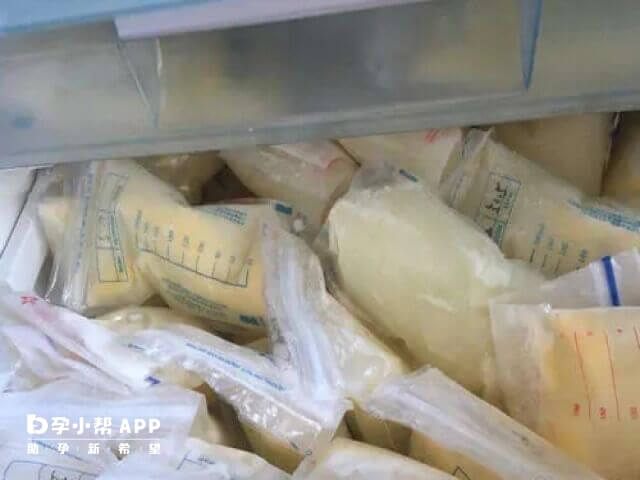 母乳冷冻时间是判断冰冻母乳坏了的特征之一