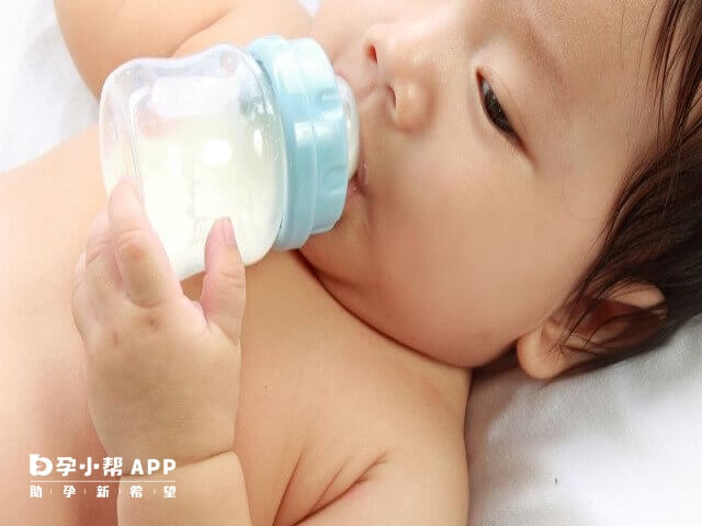 奶瓶喝剩的母乳不能二次给宝宝喝