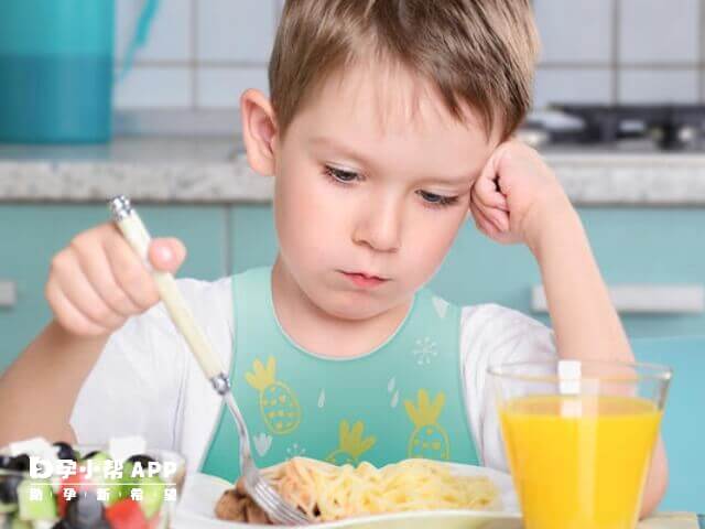 小孩积食内热上火会食欲下降