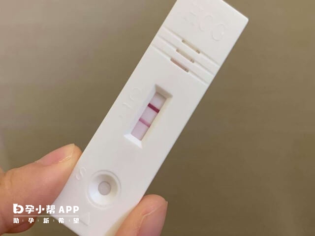 试管后验孕棒一深一浅是着床成功