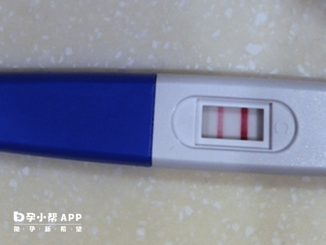 验孕棒一深一浅可能是先兆流产